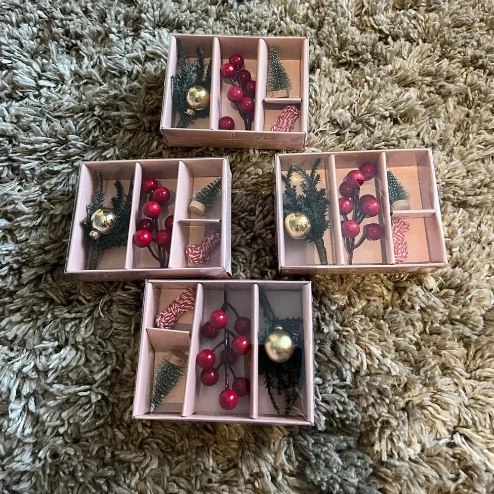 NWT set of 4 boxed Greenery Accessory Kits